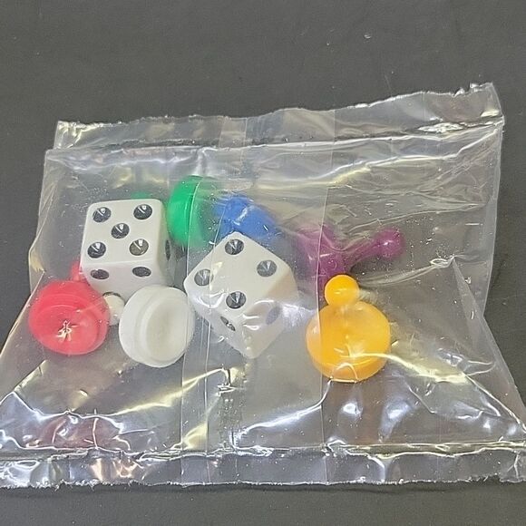 Hasbro CLUE: Classic Mystery Game, Mansion Murder w/2nd Crime Scene-NEW - Picture 5 of 11